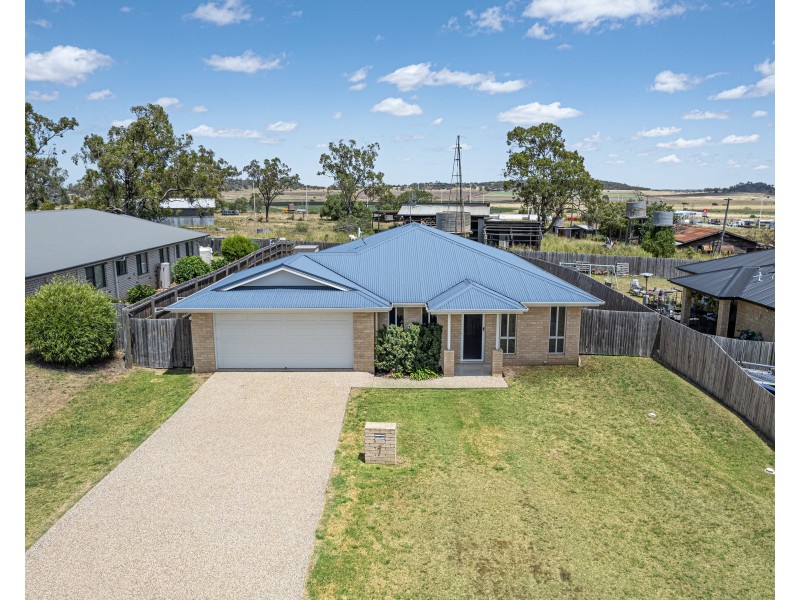 7 Leyden Drive, Oakey QLD 4401
