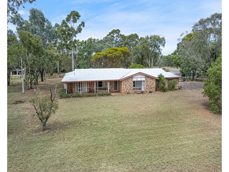 9 Voll Avenue, Oakey QLD 4401