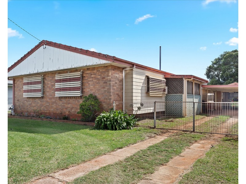 3 Whitefriars Street, Rockville QLD 4350