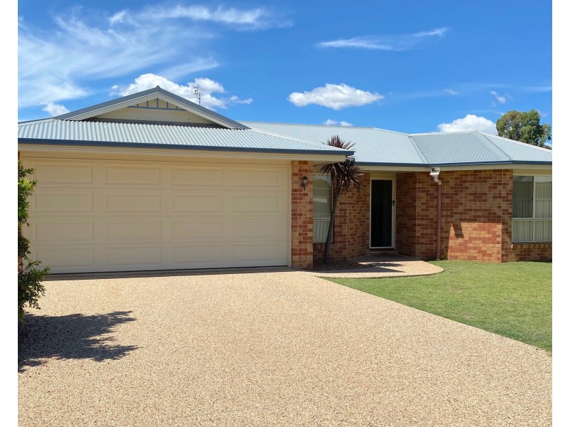 18 Cass Court, Oakey QLD 4401