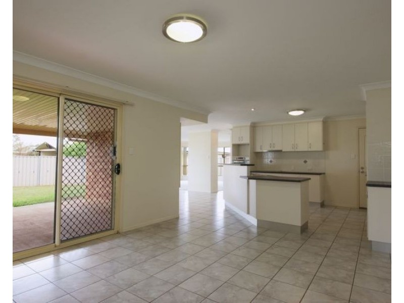 18 Cass Court, Oakey QLD 4401