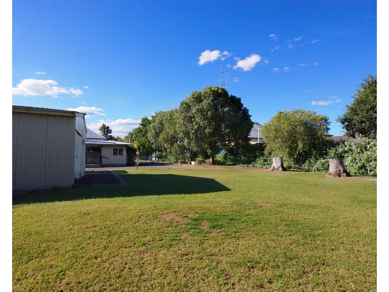 11 Creek Street, Oakey QLD 4401