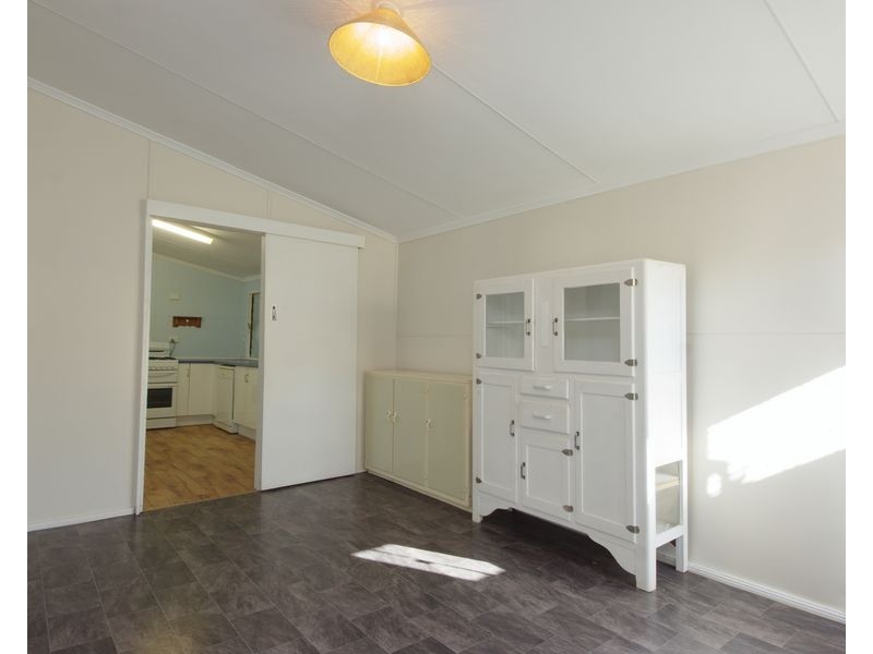 11 Creek Street, Oakey QLD 4401