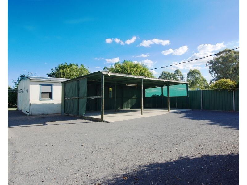 11 Creek Street, Oakey QLD 4401