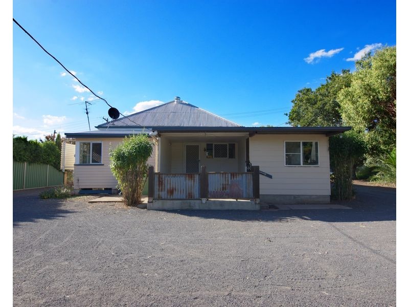 11 Creek Street, Oakey QLD 4401