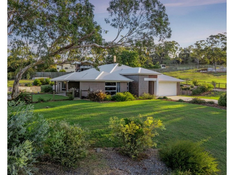 4 Bonnaccorde Place, Cotswold Hills QLD 4350