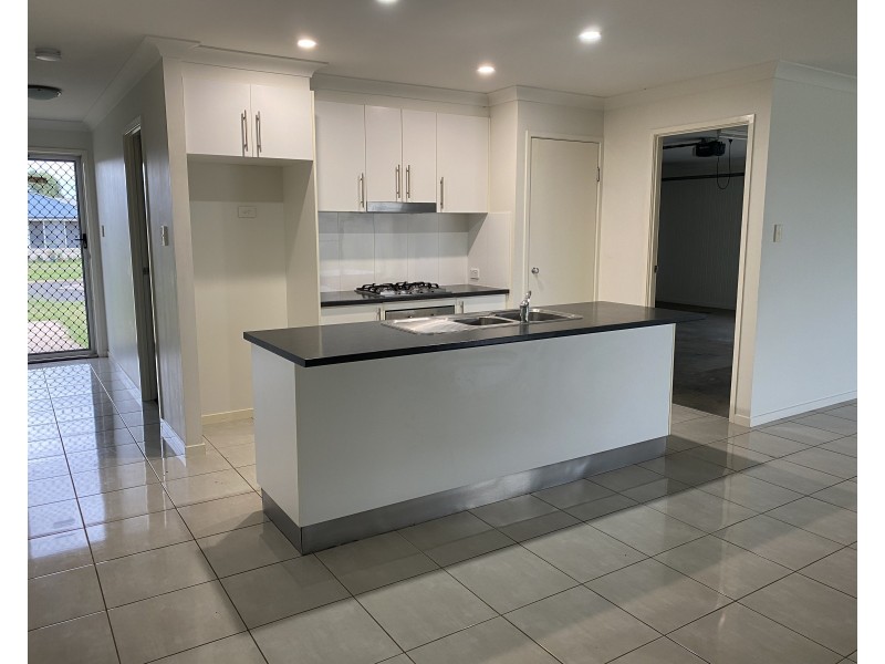 34 Berghofer Drive, Oakey QLD 4401