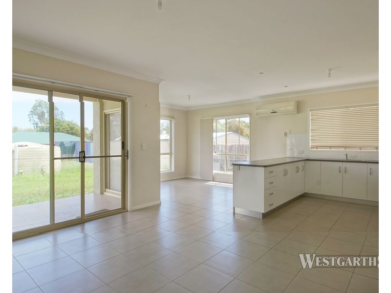 11 Cherry Street, Oakey QLD 4401
