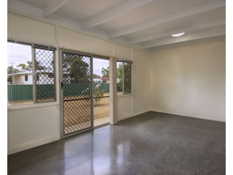 2/23 York Street, Oakey QLD 4401