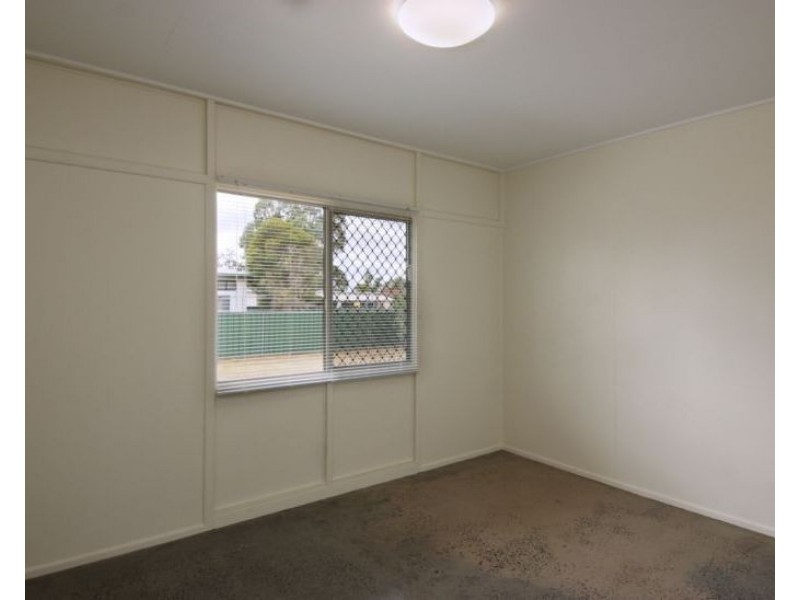 2/23 York Street, Oakey QLD 4401