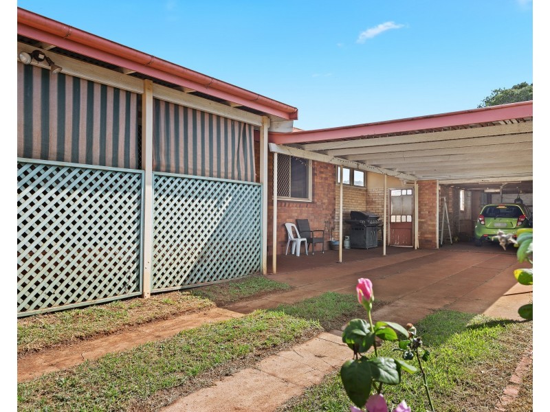3 Whitefriars Street, Rockville QLD 4350