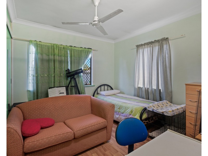 3 Whitefriars Street, Rockville QLD 4350