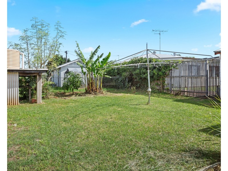 3 Whitefriars Street, Rockville QLD 4350