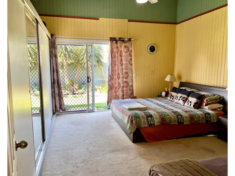 4 Station Street, Jondaryan QLD 4403