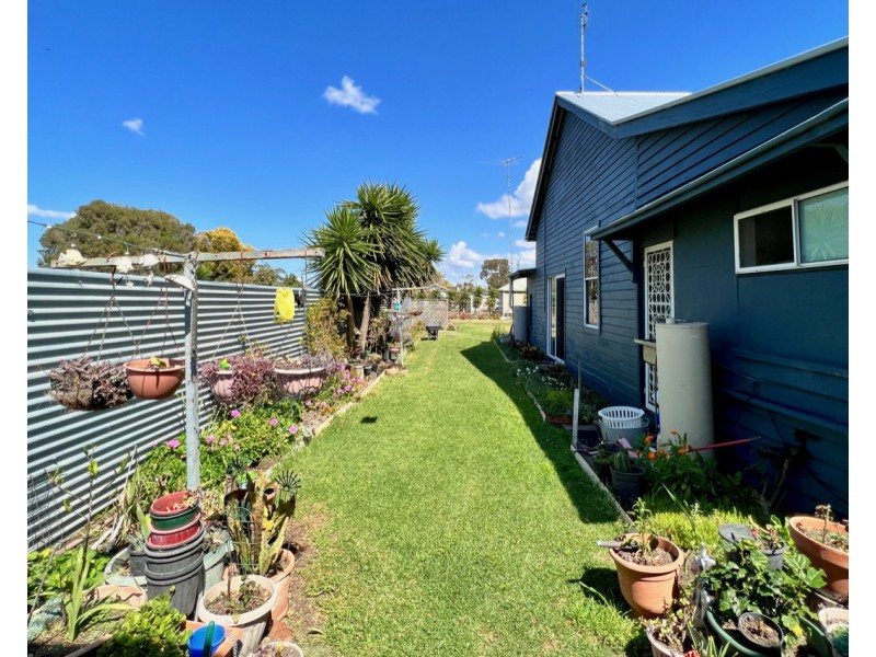 4 Station Street, Jondaryan QLD 4403
