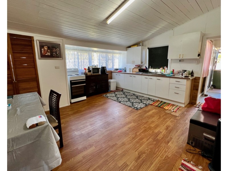 4 Station Street, Jondaryan QLD 4403