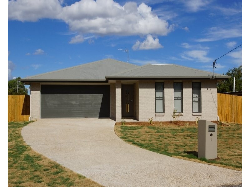 7 Desmond Lane, Oakey QLD 4401