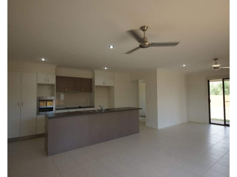 7 Desmond Lane, Oakey QLD 4401