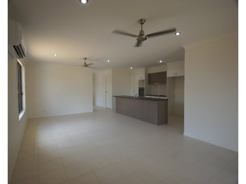 7 Desmond Lane, Oakey QLD 4401