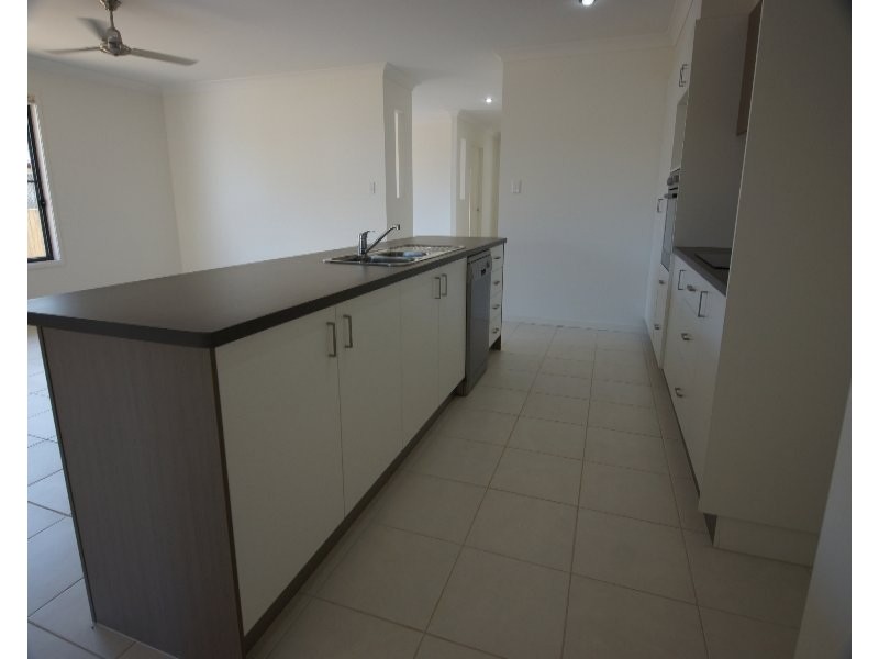 7 Desmond Lane, Oakey QLD 4401