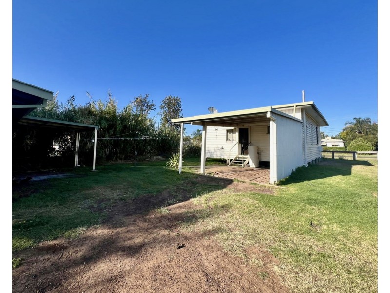19 Bagot Street, Dalby QLD 4405