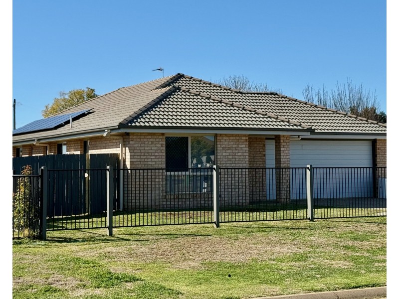 15 Murray Street, Oakey QLD 4401