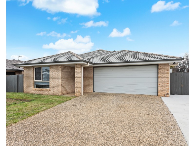 15 Murray Street, Oakey QLD 4401