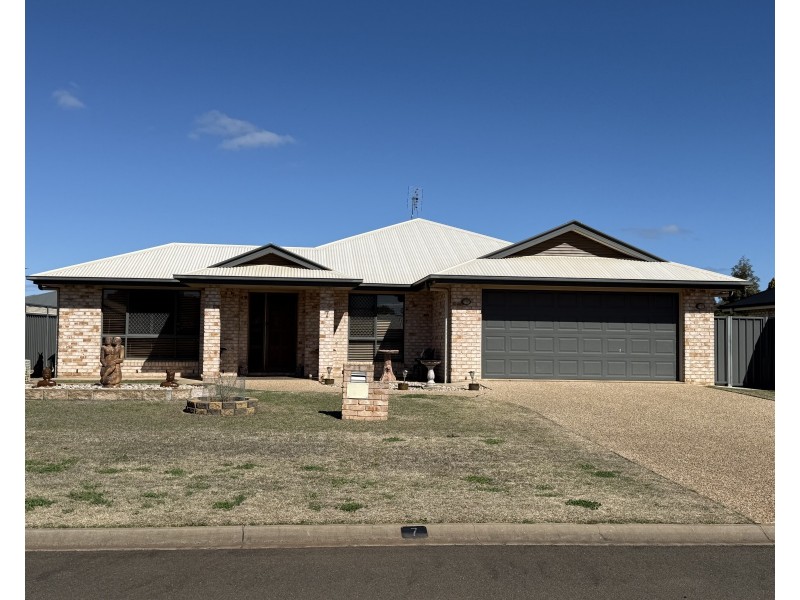 7 Lynne Court, Oakey QLD 4401