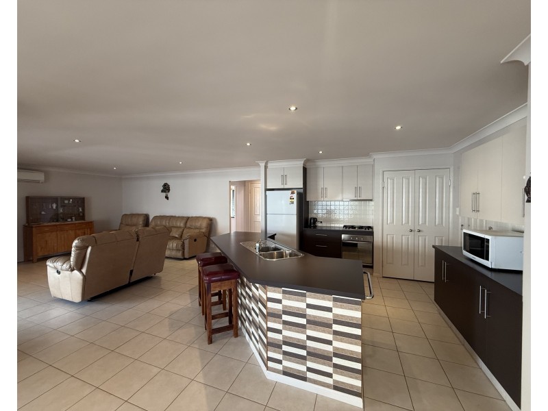 7 Lynne Court, Oakey QLD 4401