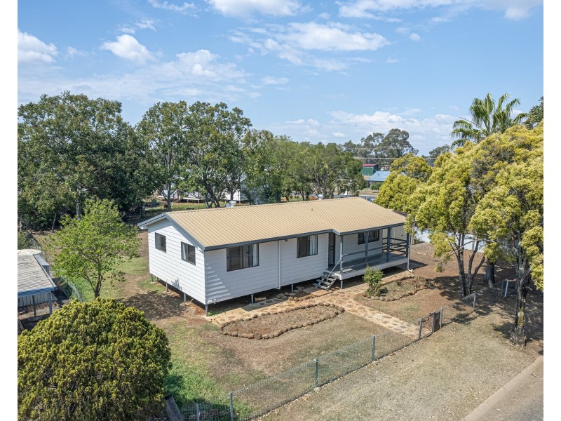 23 West Street, Oakey QLD 4401