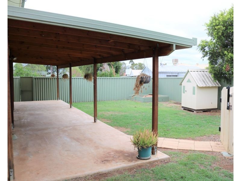 2 Cribb Street, Oakey QLD 4401