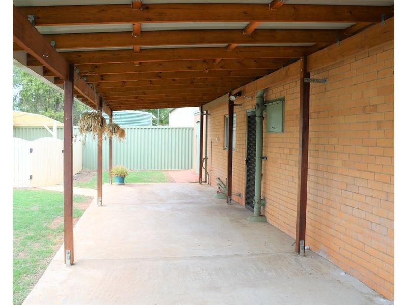 2 Cribb Street, Oakey QLD 4401