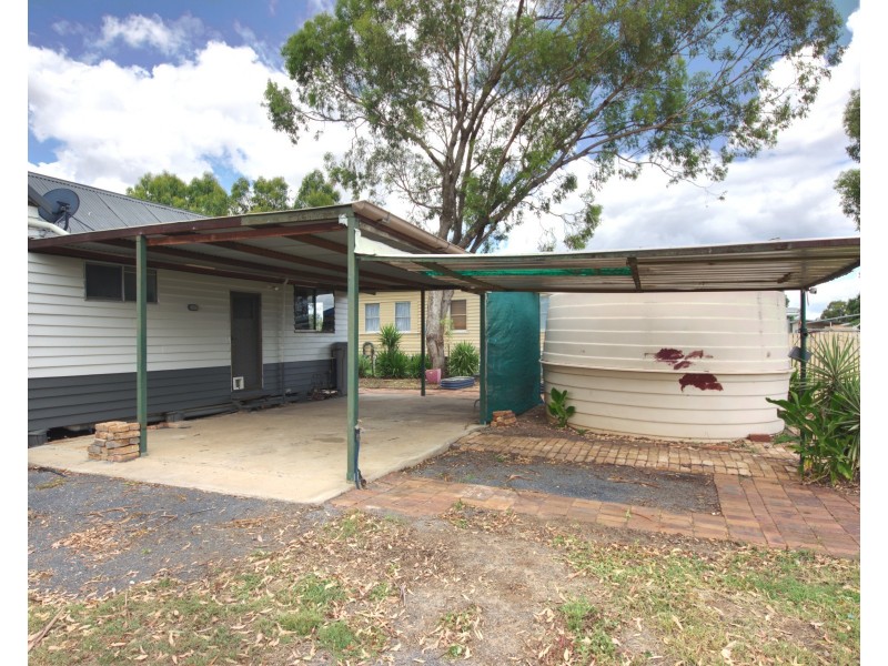 35 Donely Street, Oakey QLD 4401