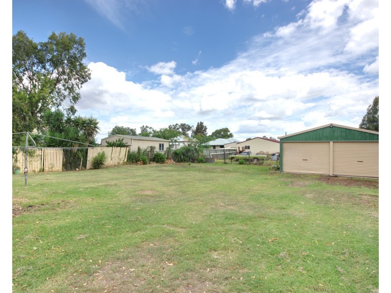 35 Donely Street, Oakey QLD 4401