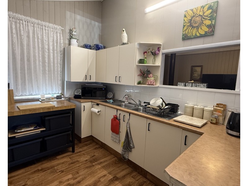 15 Donely Street, Oakey QLD 4401