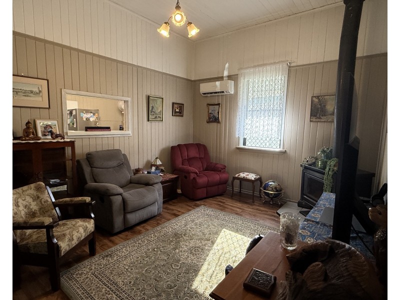 15 Donely Street, Oakey QLD 4401