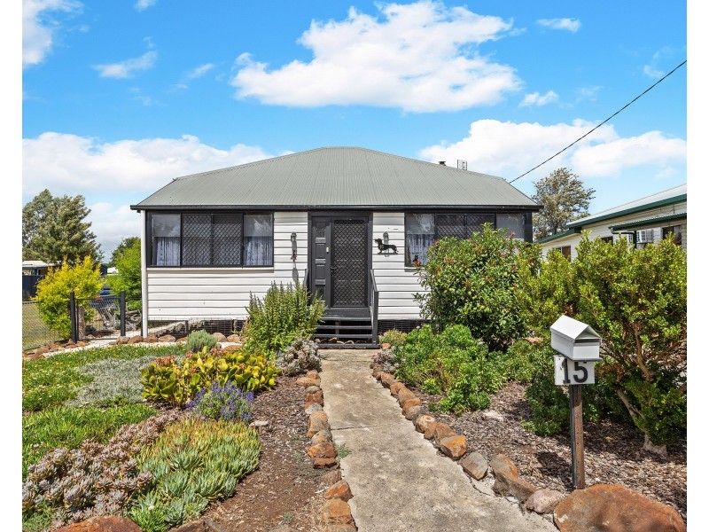 15 Donely Street, Oakey QLD 4401
