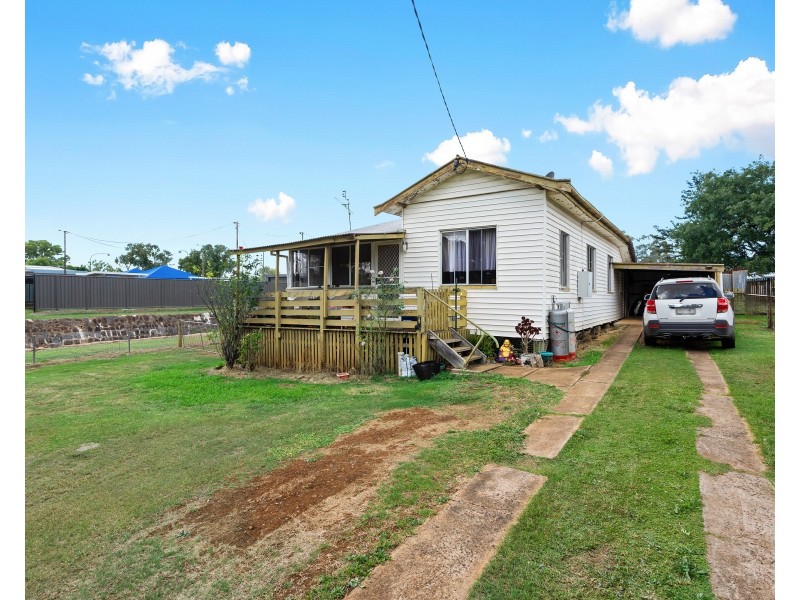 54 Campbell Street, Oakey QLD 4401