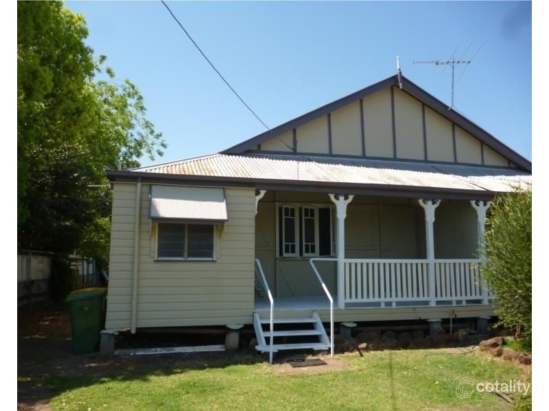 2/11 Henry Street, Dalby QLD 4405