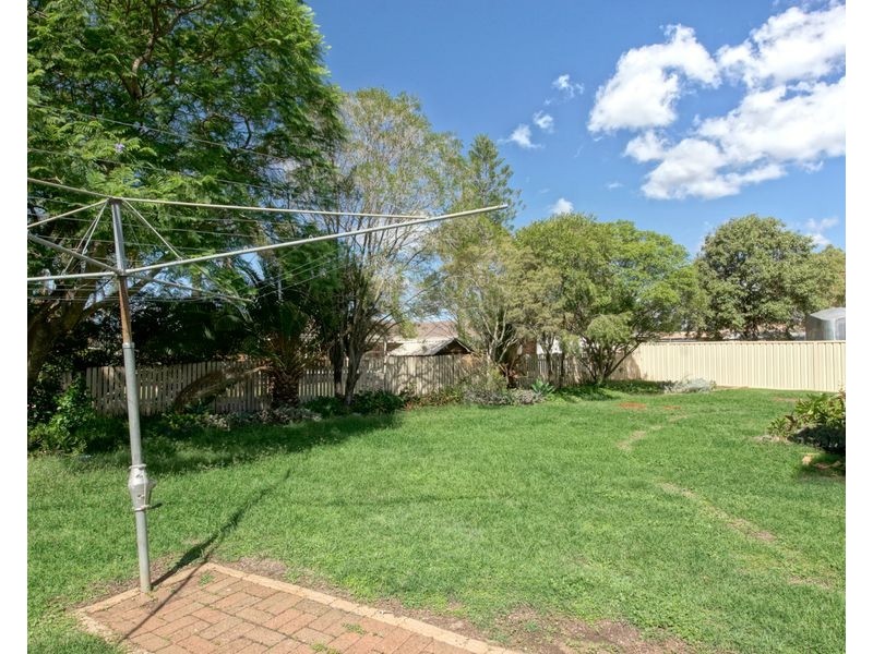 12 Wright Street, Oakey QLD 4401