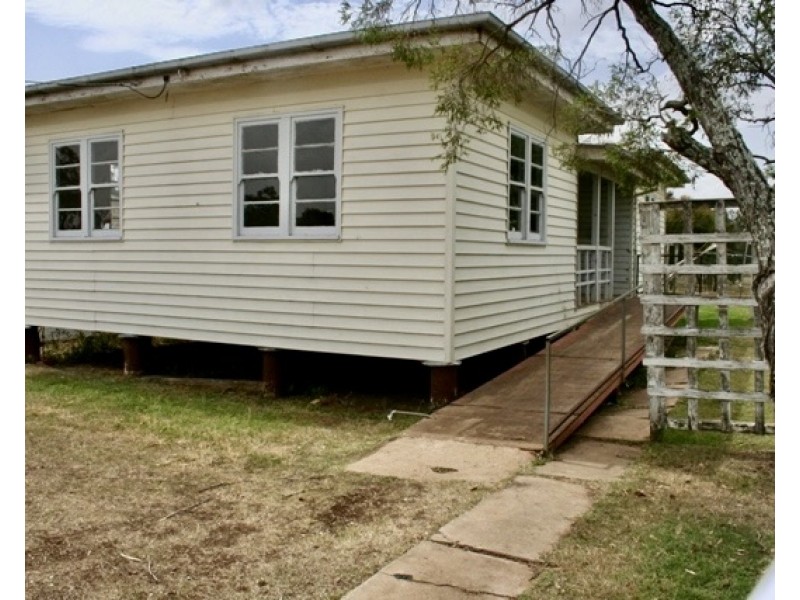 140 Kent Street, Oakey QLD 4401