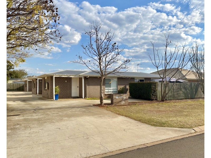 3/4 Clive Street, Oakey QLD 4401