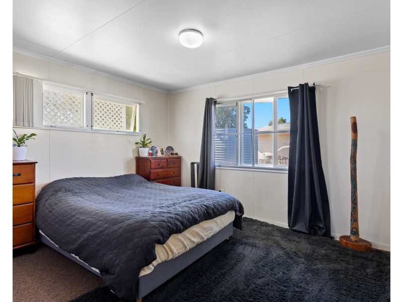 17 James Street, Oakey QLD 4401