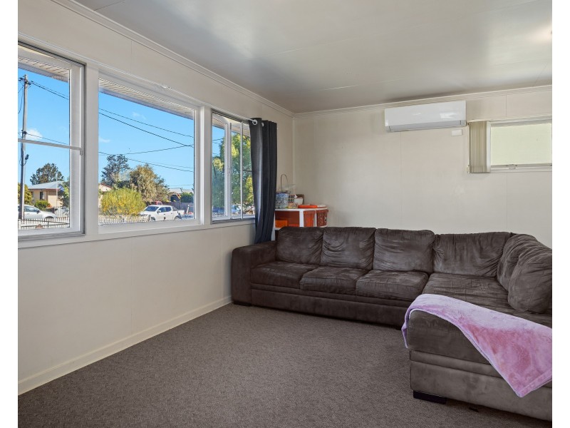17 James Street, Oakey QLD 4401