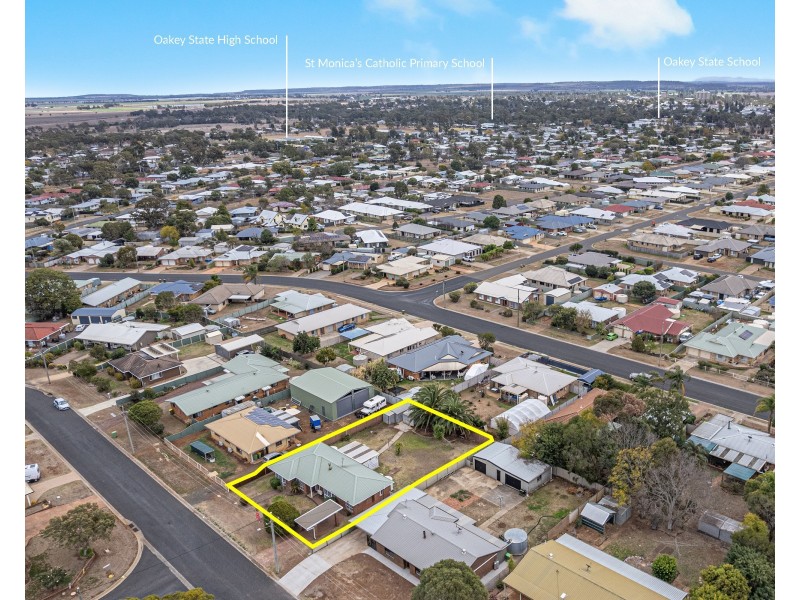 16 Hass Street, Oakey QLD 4401