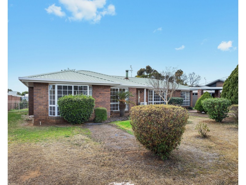 16 Hass Street, Oakey QLD 4401