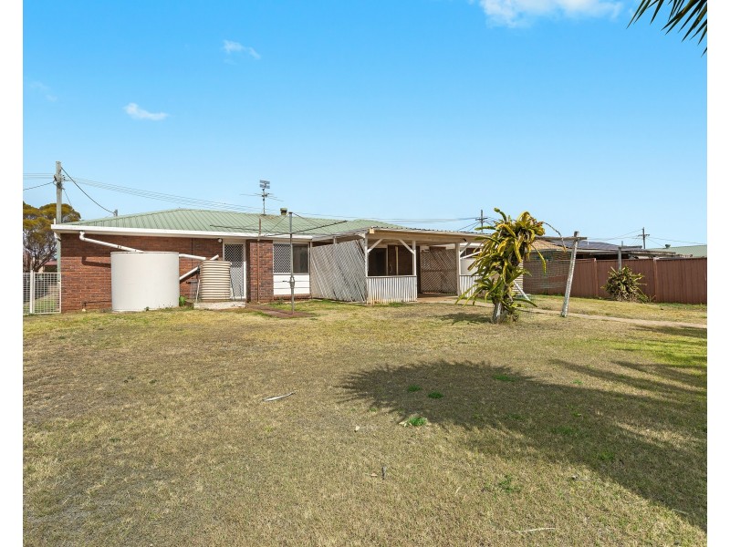 16 Hass Street, Oakey QLD 4401