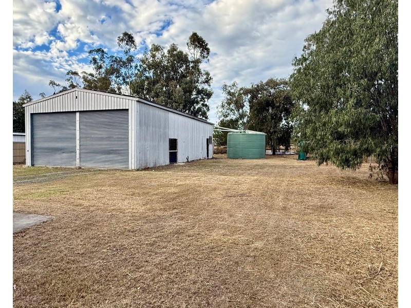 15 Earl Street, Jondaryan QLD 4403