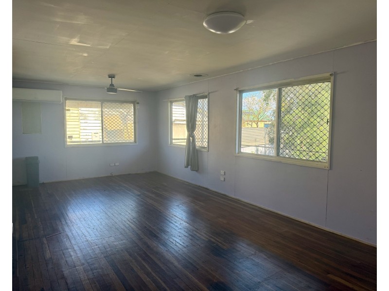 15 Earl Street, Jondaryan QLD 4403
