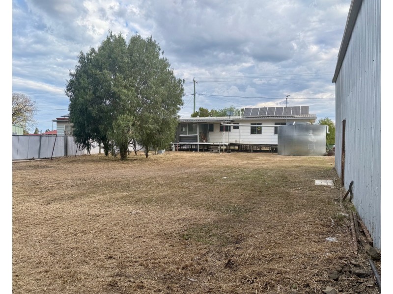 15 Earl Street, Jondaryan QLD 4403